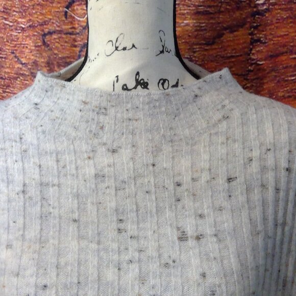 Old Navy Women's Grey Variegated Thread Long Sleeve Sweater (M) - Picture 2 of 9